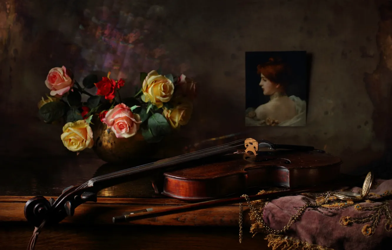 Фото обои скрипка, часы, портрет, розы, натюрморт