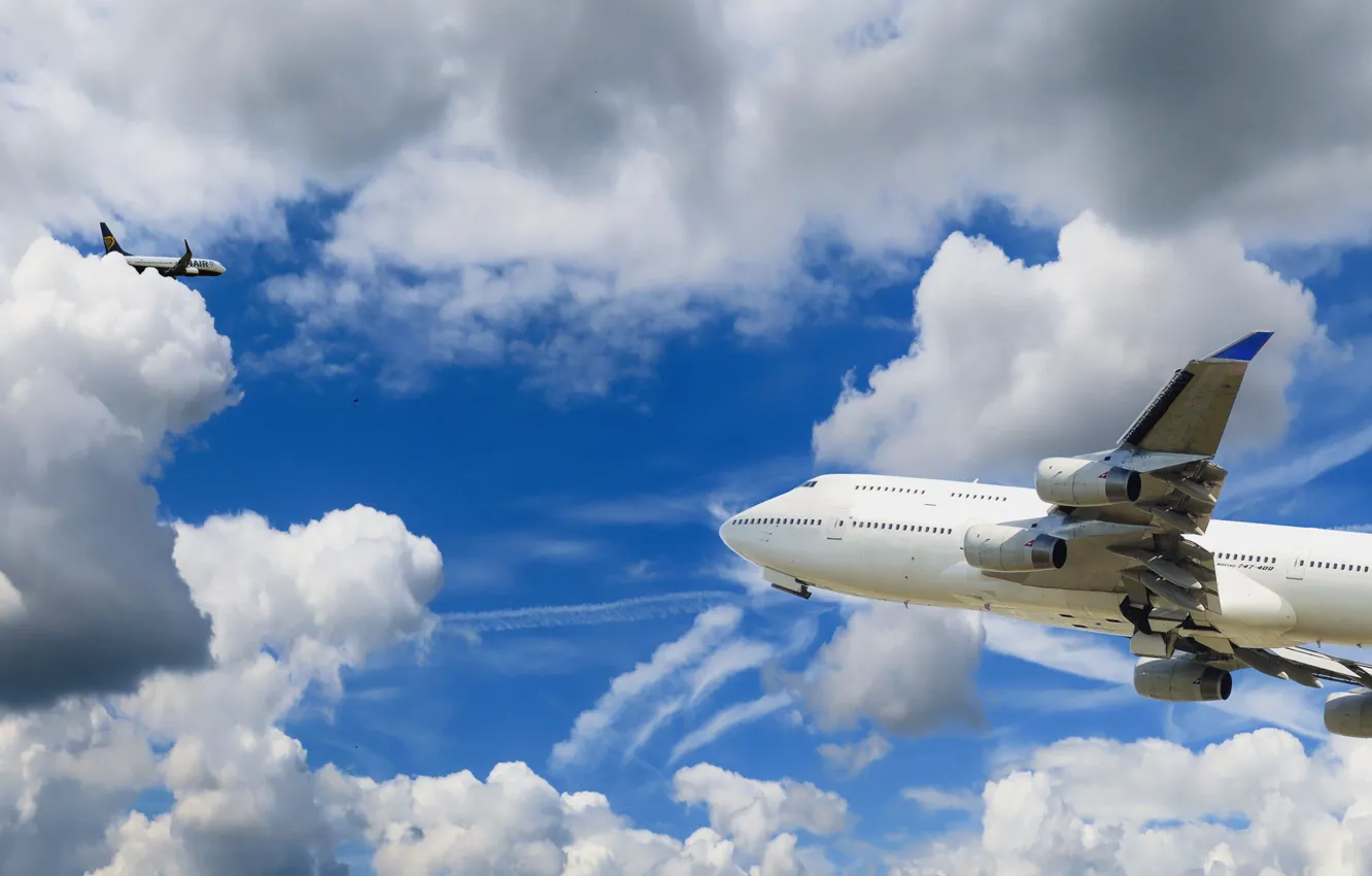 Фото обои Небо, Облака, Лайнер, Полет, Тучи, Авиалайнер, Boeing 747, Боинг 747