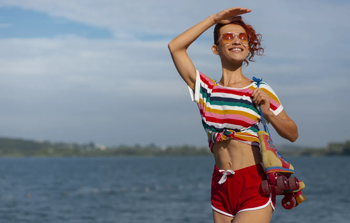 Фото обои girl, shorts, woman, beautiful, model, sweet, sunglasses, T-shirt