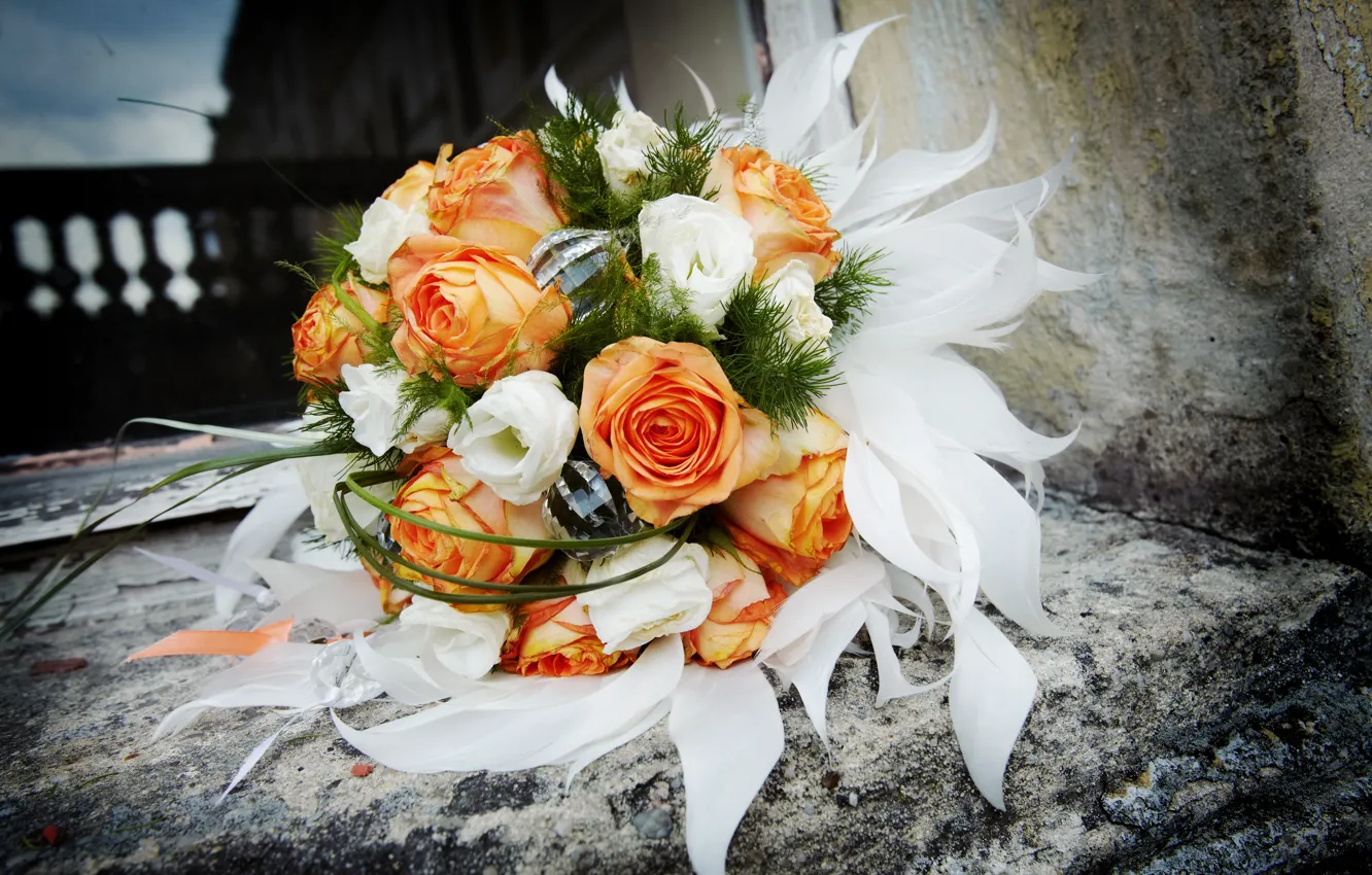 Фото обои цветы, камни, розы, букет, белые, оранжевые