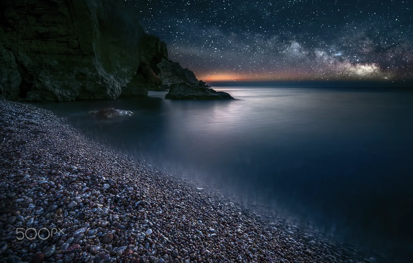 Фото обои море, пляж, небо, звезды, ночь, камни, скалы