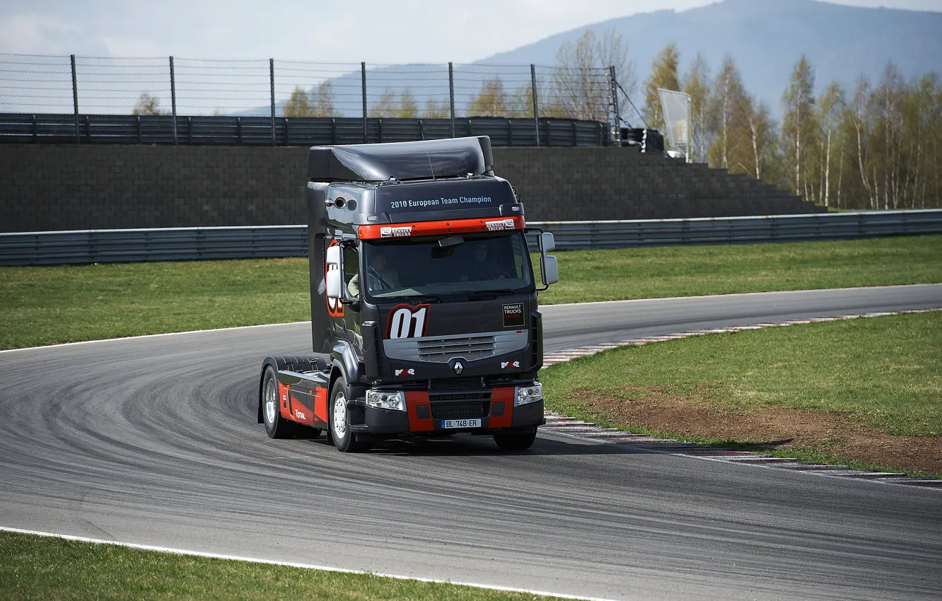 Фото обои race track, renault trucks, renault premium