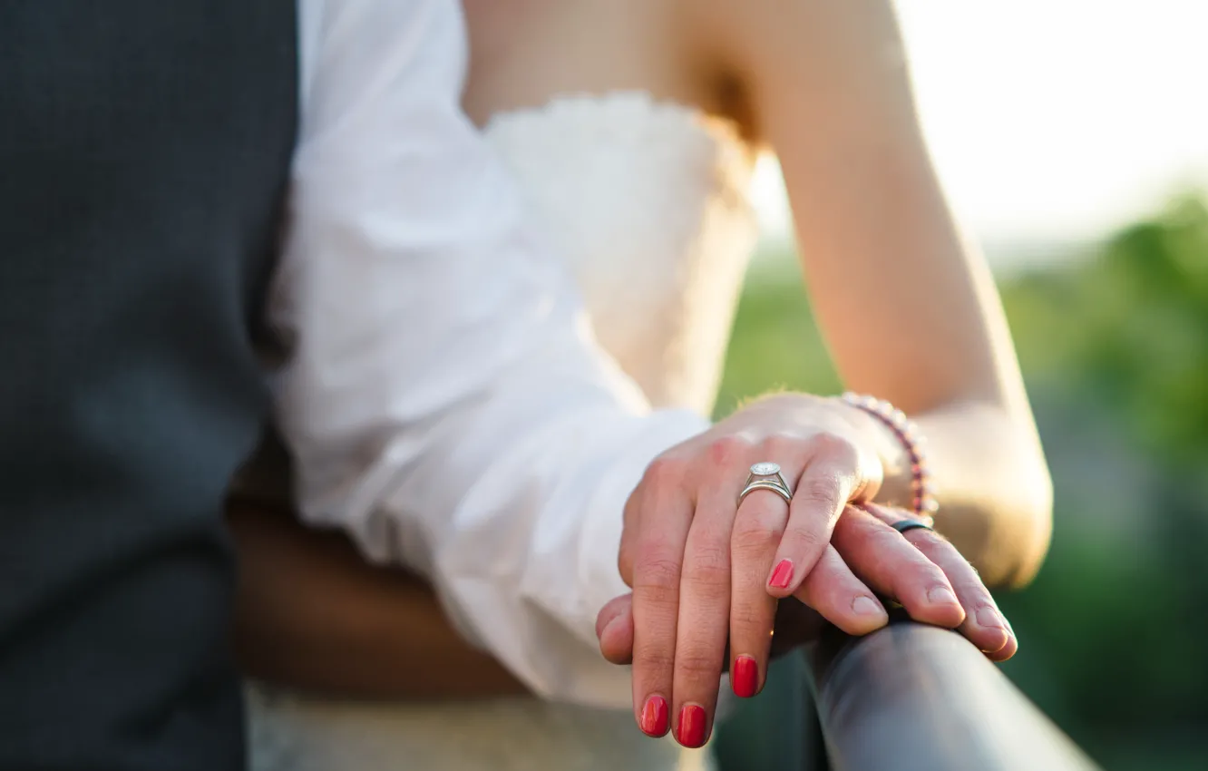 Фото обои руки, кольцо, невеста, свадьба, жених, маникюр