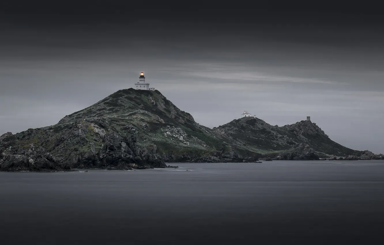 Фото обои море, дом, маяк, остров, башня, серые облака