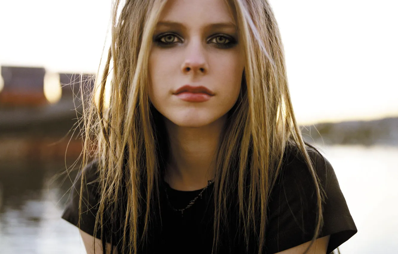 Фото обои взгляд, вода, девушка, закат, Avril Lavigne, Аврил Лавин