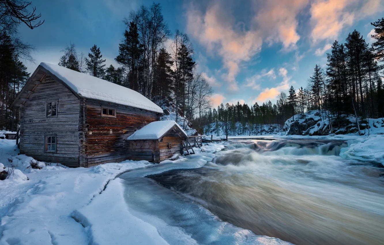 Фото обои зима, облака, снег, деревья, дом, река, house, river