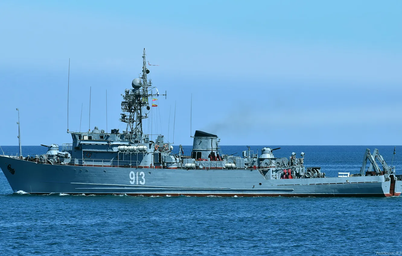 Фото обои Ковровец, проект 266м, морской тральщик
