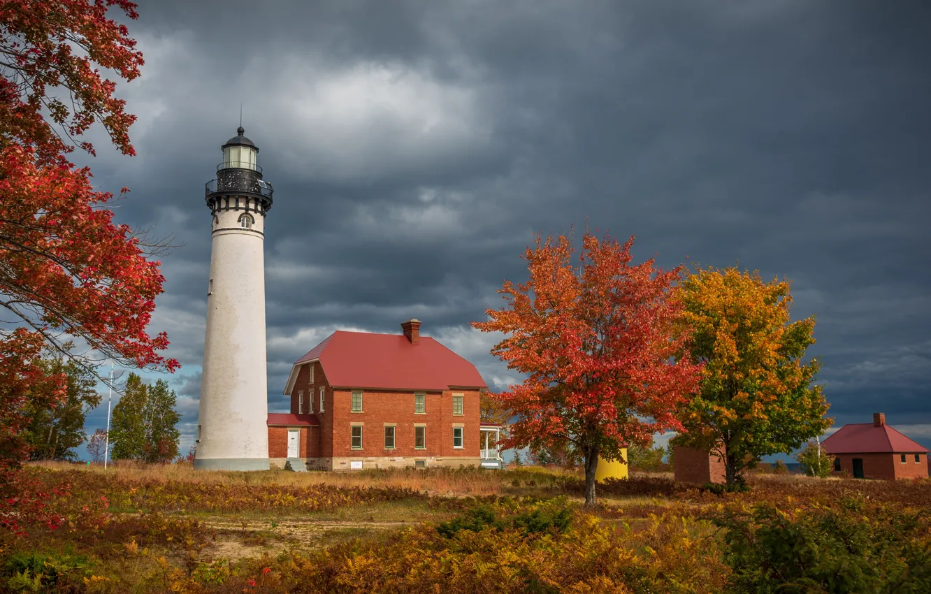 Фото обои осень, деревья, маяк, дома, Мичиган, Michigan, Au Sable Light Station, Grand Marais