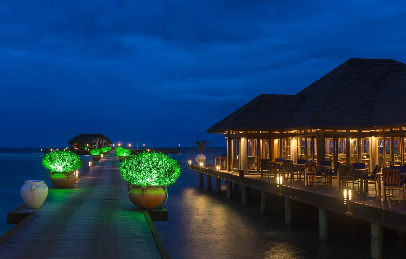 Фото обои мост, вечер, причал, освещение, ресторан, Мальдивы, Maldives, water villas