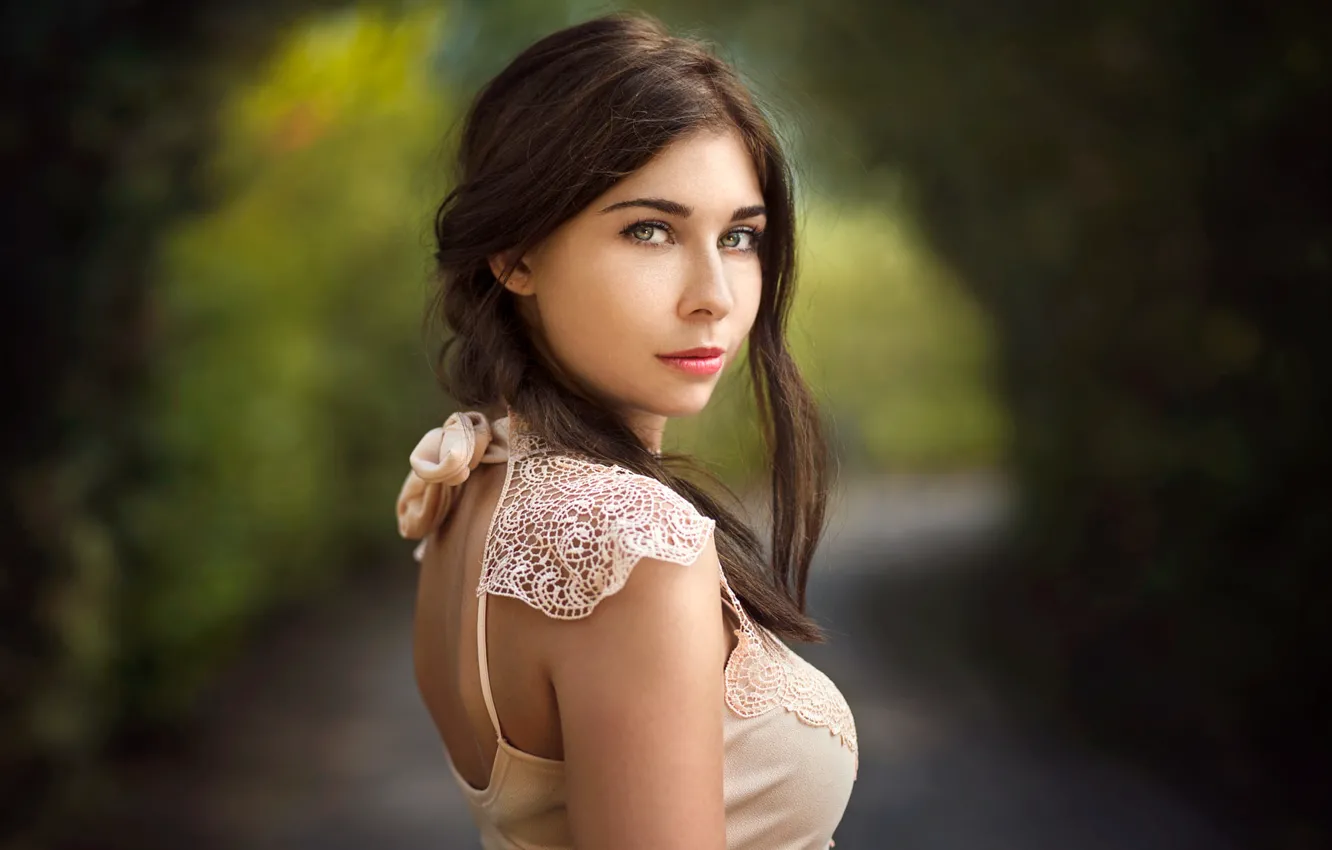 Фото обои грудь, губки, прелесть, локоны, Celine, Lods Franck