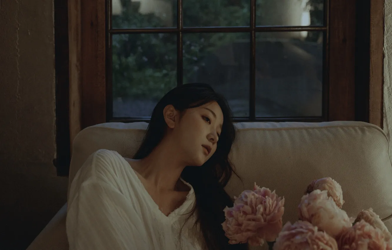 Фото обои Dark, Beautiful, Asian, Model, Glass, Flowers, Night, Woman