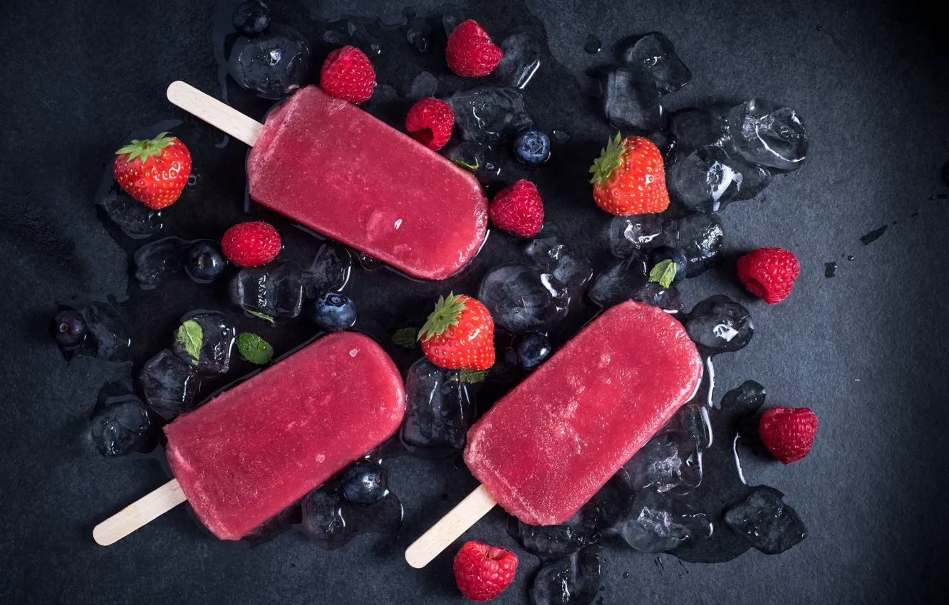 Фото обои ягоды, малина, лёд, клубника, мороженое, десерт
