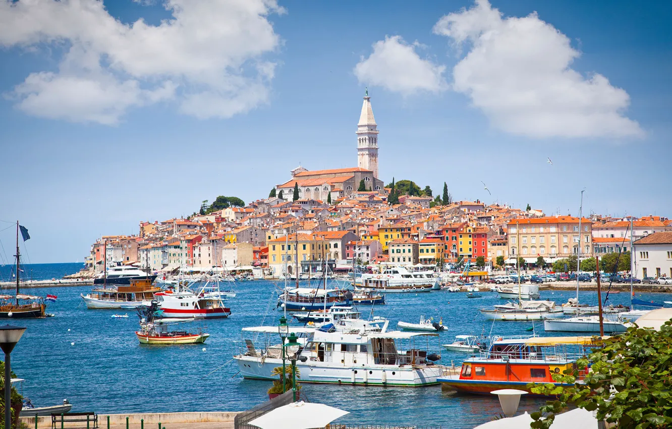 Фото обои море, город, лодки, Хорватия, Ядран, Ровинь, Rovinj