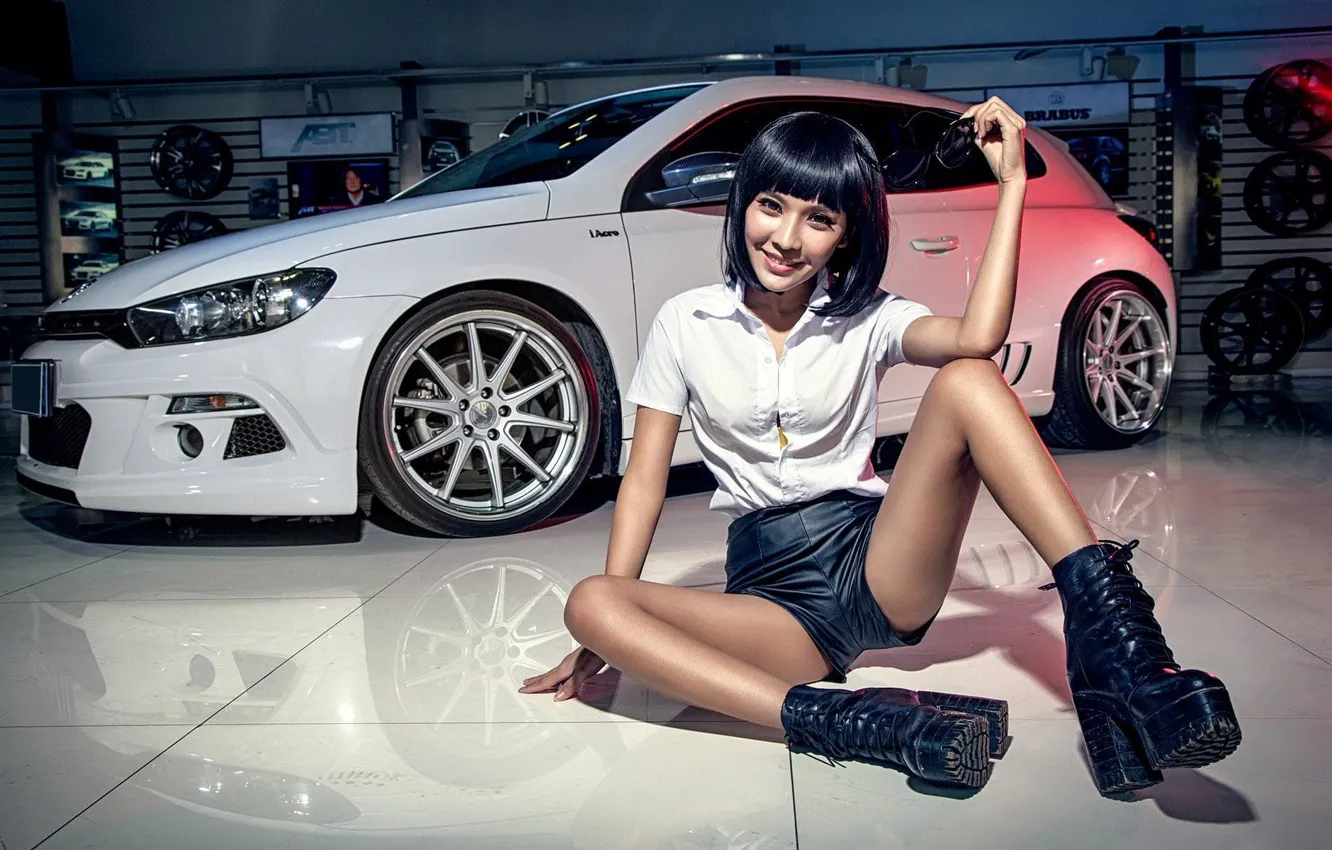 Фото обои взгляд, улыбка, Девушки, Volkswagen, азиатка, красивая девушка, белый авто