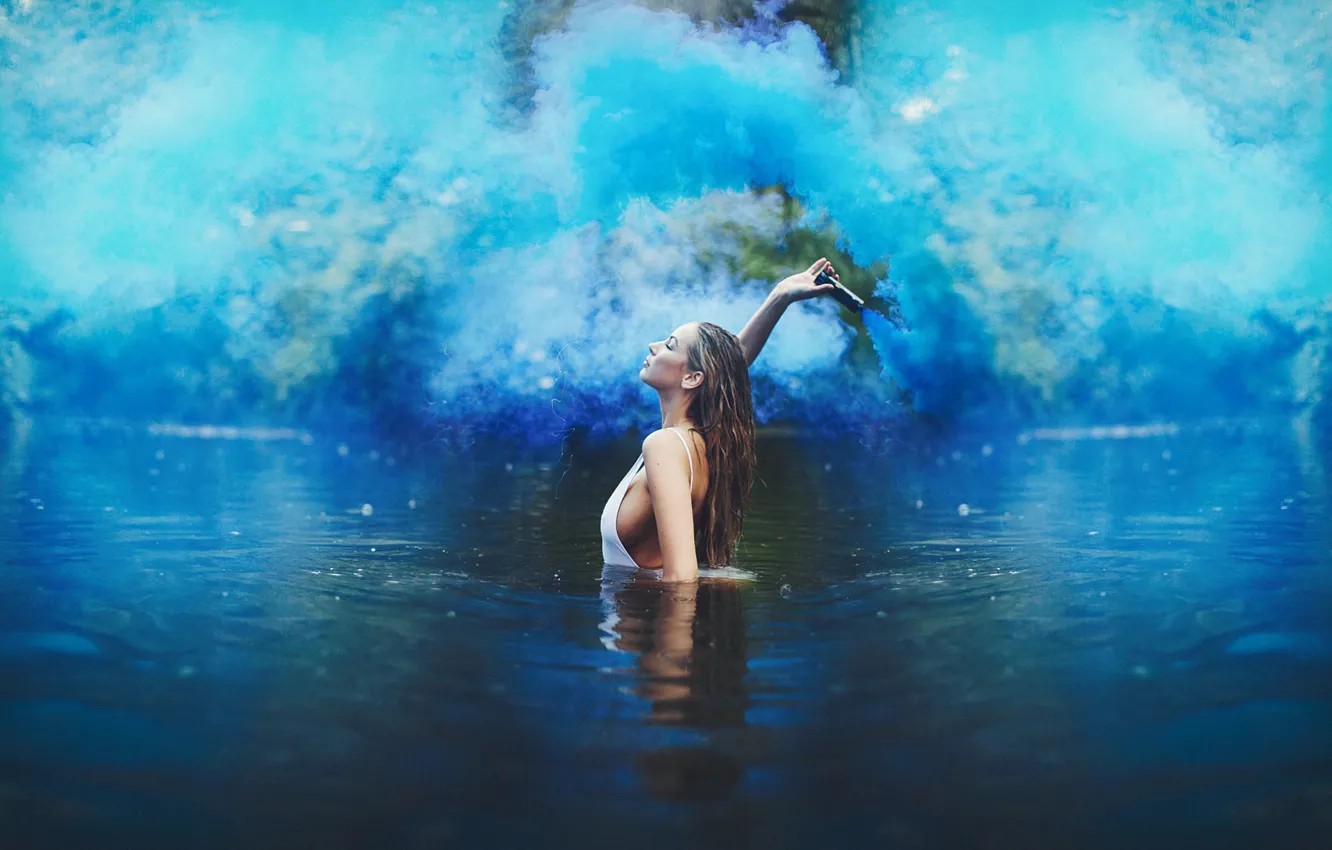 Фото обои girl, smoke, blue, lake