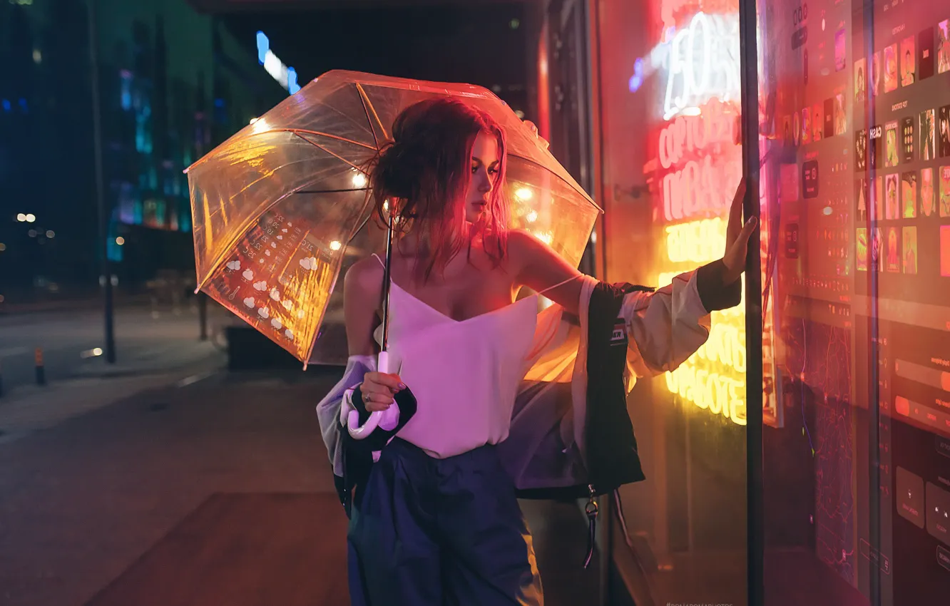 Фото обои грудь, взгляд, девушка, зонт, рыжая, витрина, Inga Lis, Roma Roma