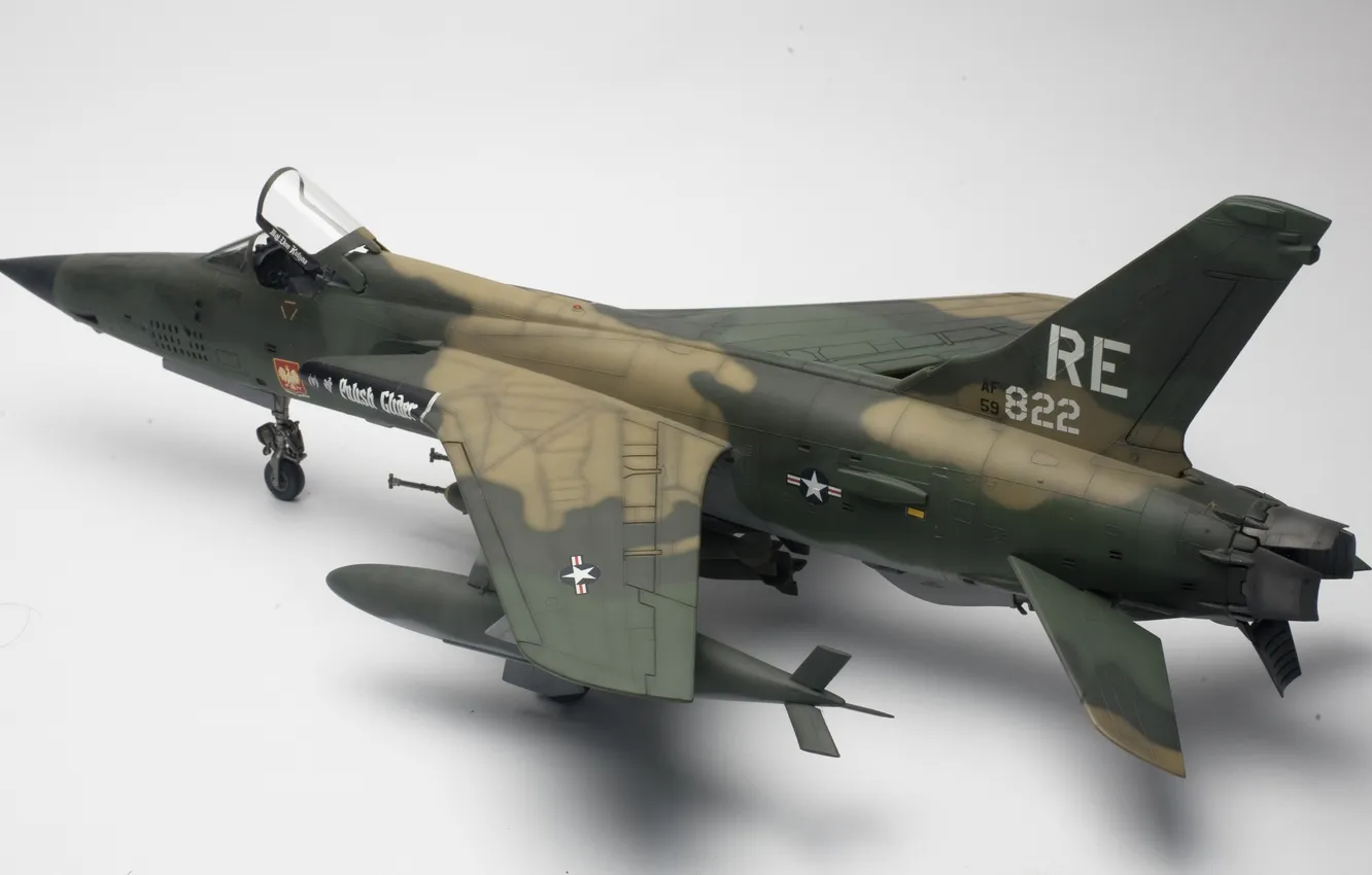 Фото обои игрушка, истребитель-бомбардировщик, моделька, F-105D