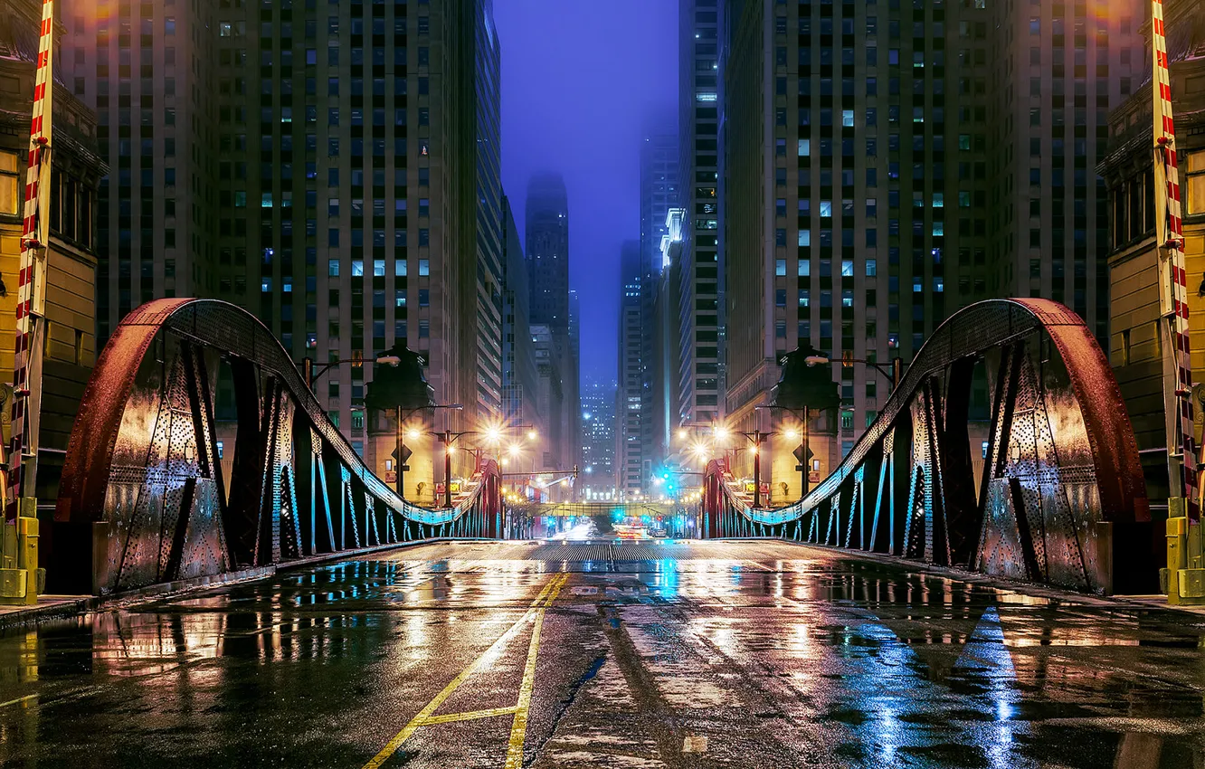 Фото обои дорога, вода, отражения, ночь, мост, город, огни, улица