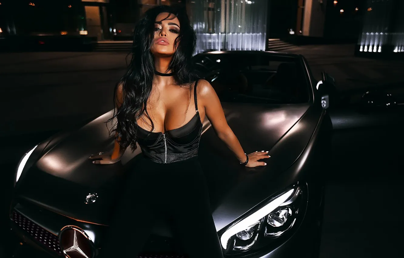 Фото обои car, girl, cleavage, model, brunette, cute, charming