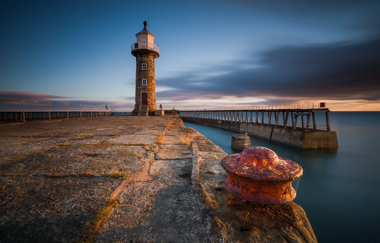 Фото обои Whitby, North Yorkshire, light house