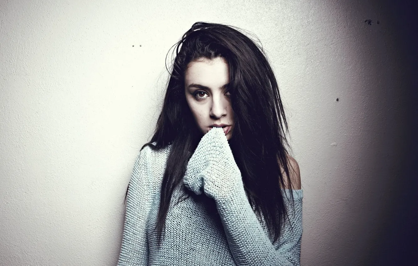 Фото обои фото, свитер, 2013, Charli XCX, Charlotte Emma Aitchison, Чарли, Koury Angelo, «Milk Made»