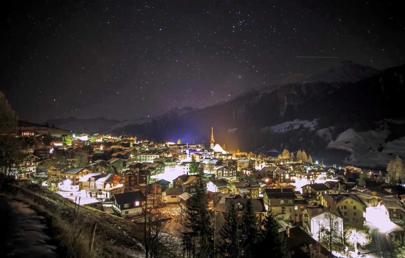 Фото обои зима, небо, звезды, снег, горы, ночь, город, огни