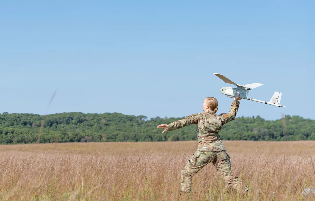 Фото обои Девушка, Висконсин, Солдат, США, Wisconsin, Small unmanned aircraft, National Guard, Национальная гвардия