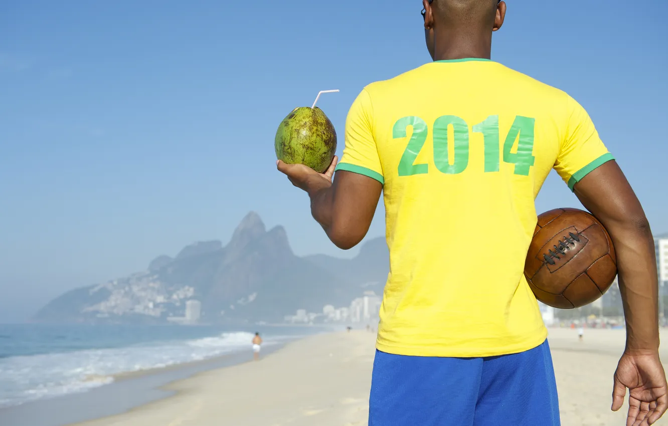 Фото обои пляж, мяч, кокос, футболка, Бразилия, football, кубок мира, World Cup