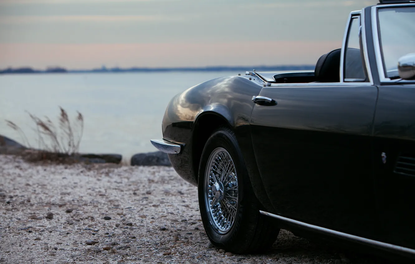 Фото обои чёрный, Maserati, дверь, 1969, родстер, кузов, спайдер, на берегу