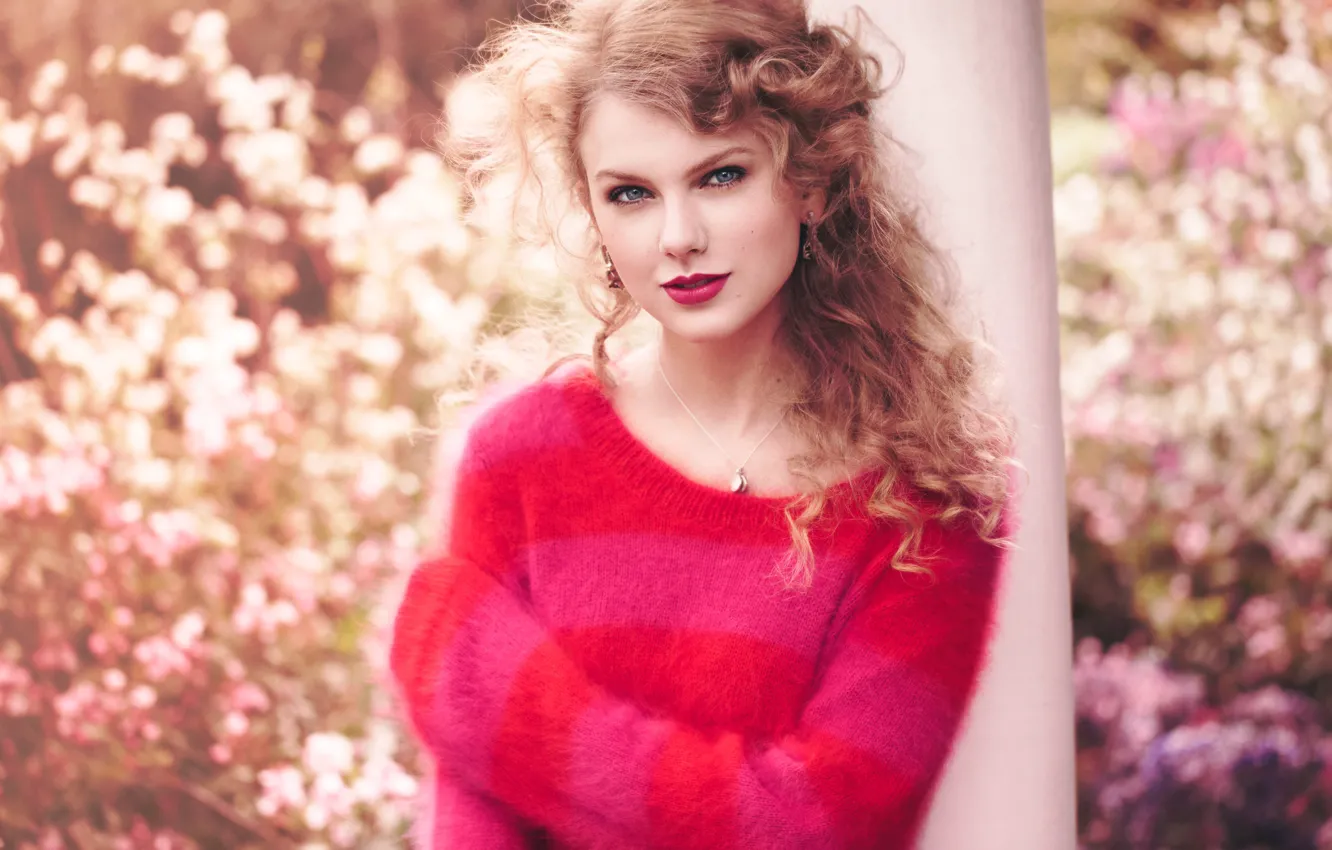 Фото обои цветы, поза, макияж, сад, актриса, прическа, певица, Taylor Swift
