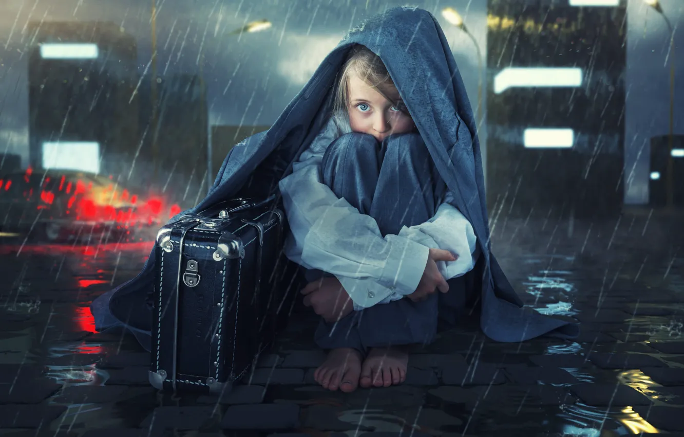 Фото обои дождь, улица, девочка, чемодан, Left behind