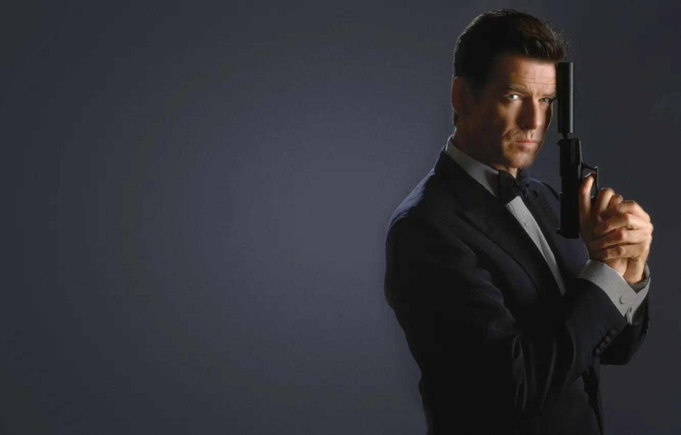 Фото обои пистолет, агент 007, james bond, Pierce Brosnan, Пирс Броснан, джеймс бонд