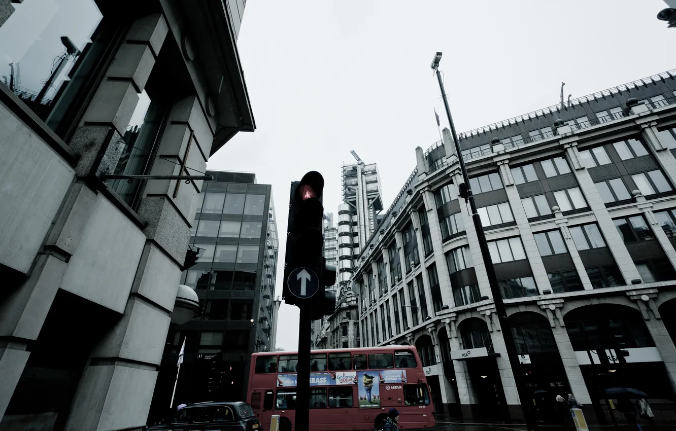 Фото обои Лондон, светофор, такси, автобус, перекрёсток