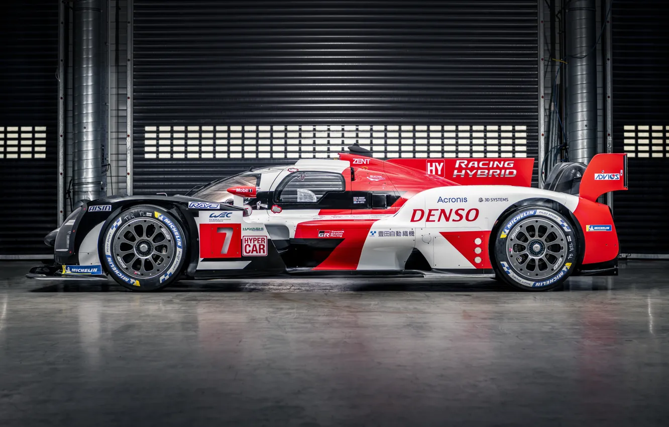 Фото обои Toyota, вид сбоку, WEC, 4WD, 2021, Gazoo Racing, GR010 Hybrid, 3.5 л.