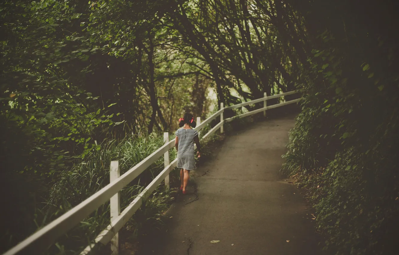 Фото обои дорожка, девочка, Walking up