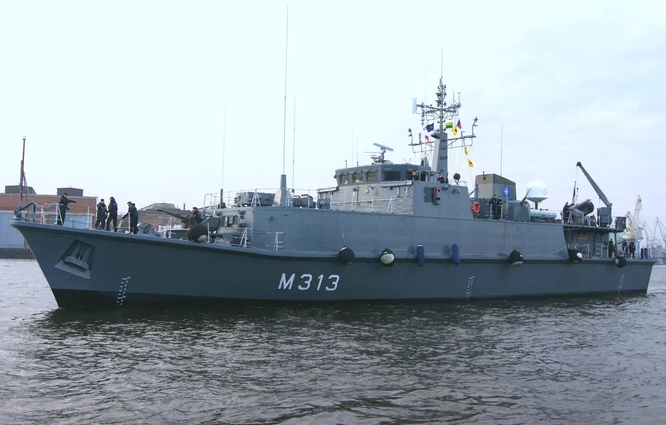 Фото обои тральщик, искатель мин, EML Admiral Cowan