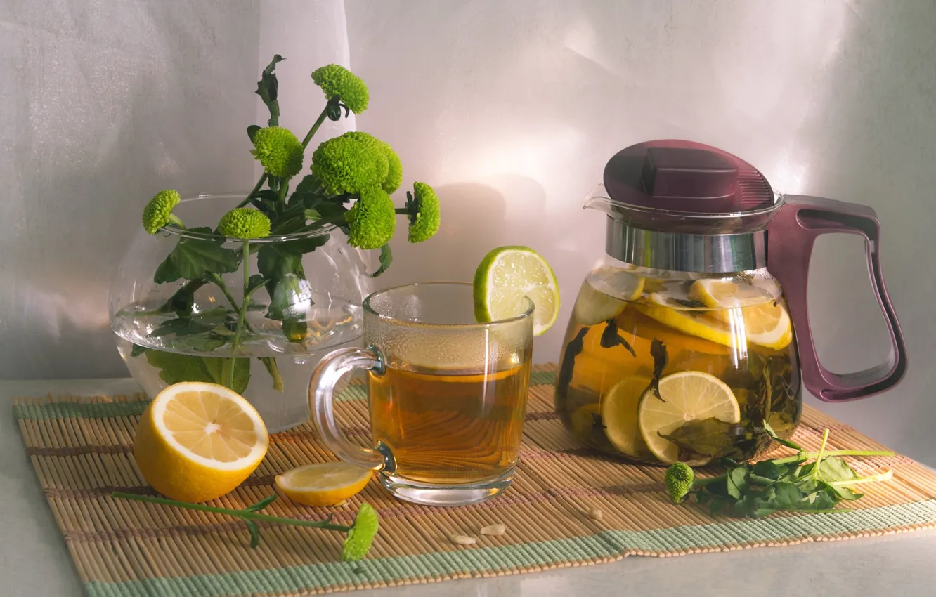 Фото обои стекло, цветы, лимон, чай, утро, кружка, посуда, натюрморт