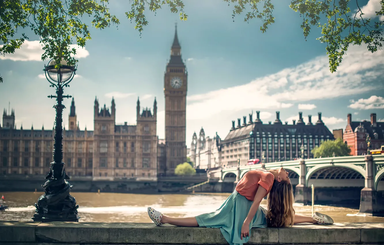 Фото обои девушка, город, Лондон, танец, Marine Fauvet