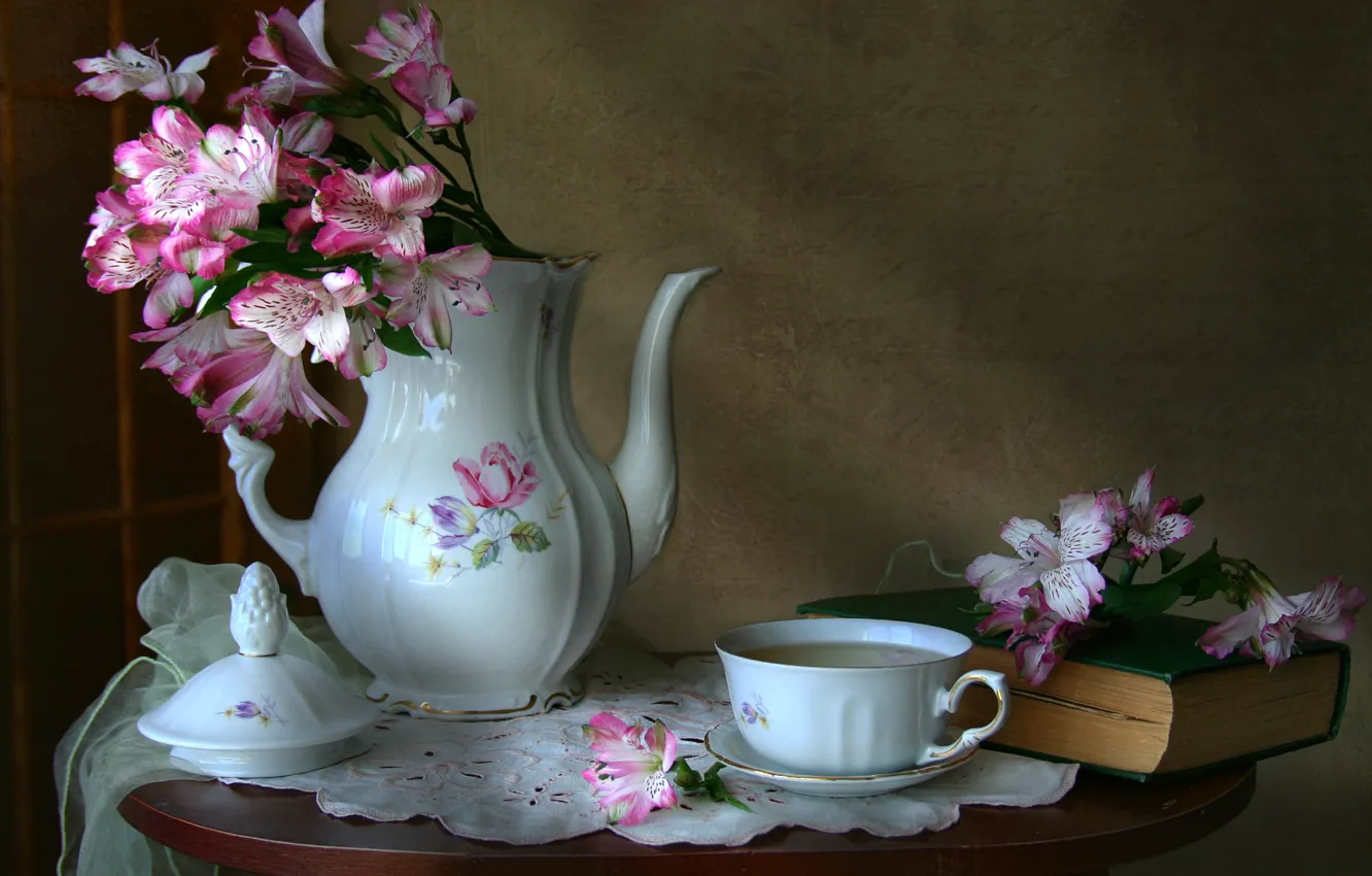 Фото обои цветы, кофе, текстура, посуда, книга, натюрморт, винтаж, альстромерия