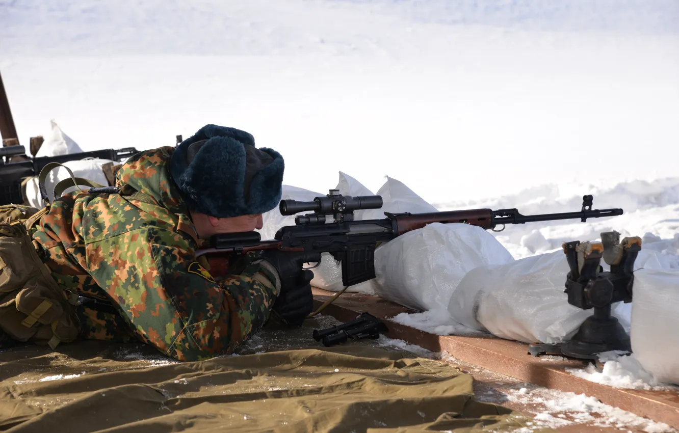 Фото обои зима, оружие, человек, цель, снайпер, свд, винтовка, мешки