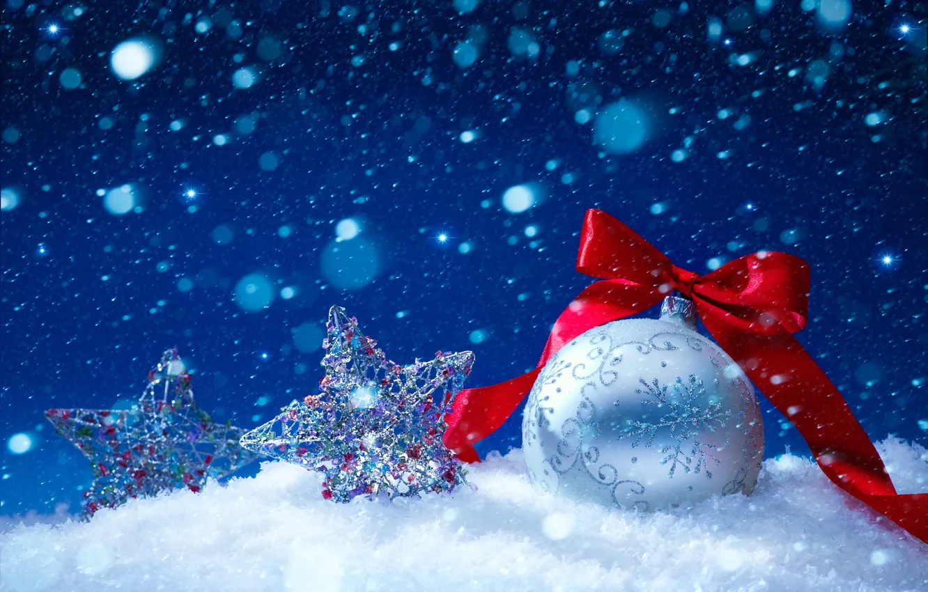 Фото обои зима, звезды, снег, новый год, шарик, ленточка, елочные игрушки