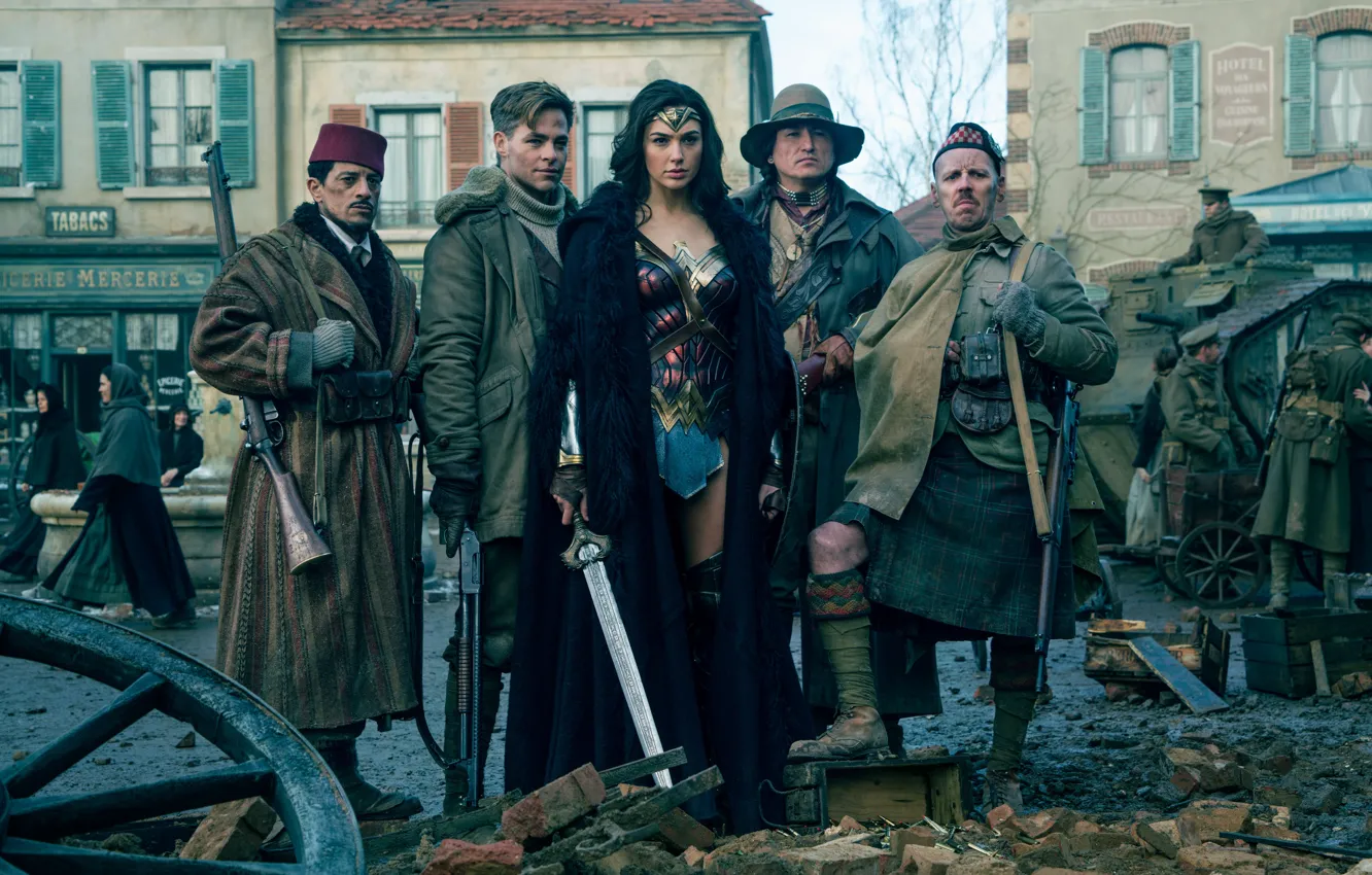 Фото обои cinema, sword, gun, Wonder Woman, armor, weapon, man, army