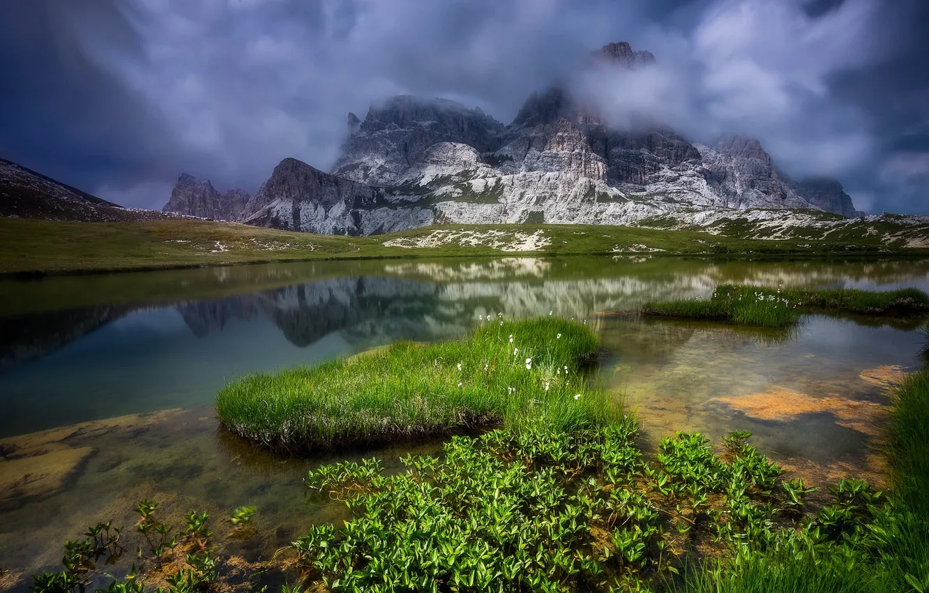 Фото обои трава, облака, пейзаж, горы, природа, озеро, камни, Италия