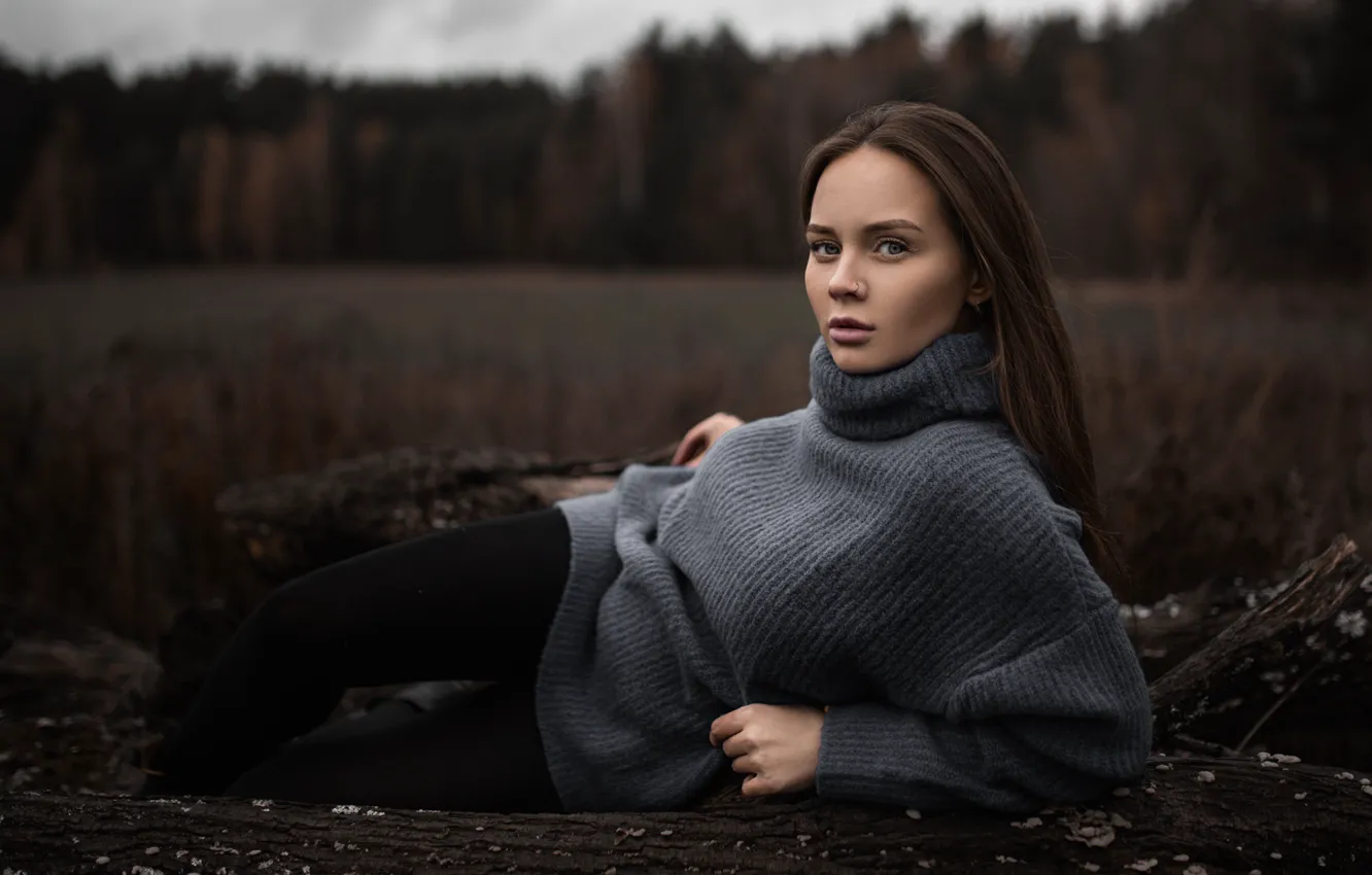 Фото обои осень, небо, облака, деревья, поза, Девушка, лежит, Илья Баранов
