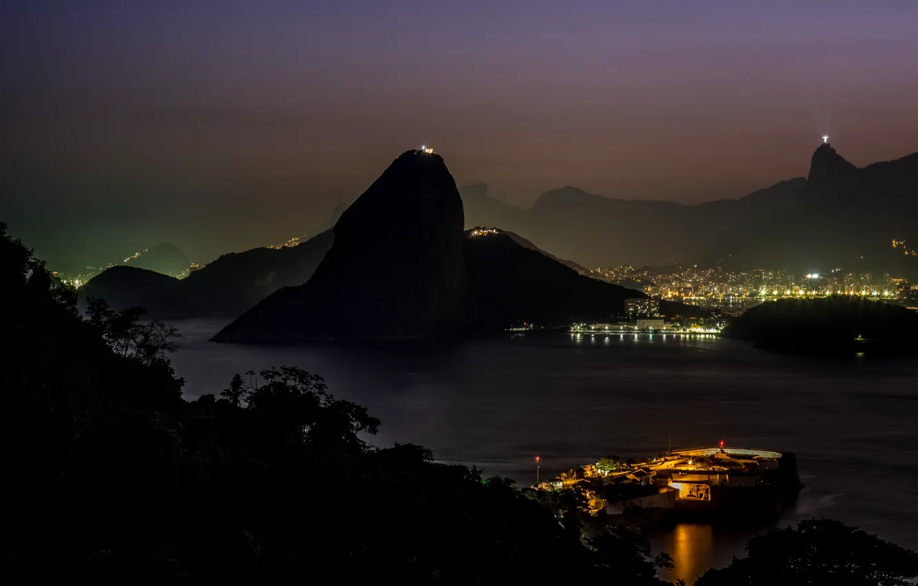 Фото обои пейзаж, горы, ночь, город, огни, панорама, Rio de Janeiro