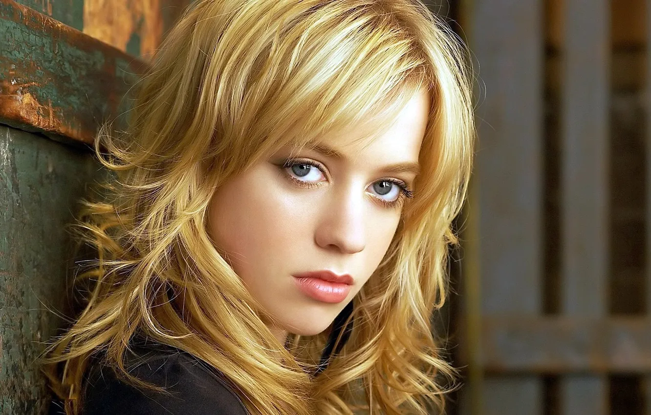 Фото обои взгляд, актриса, блондинка, губы, певица, Alexz Johnson