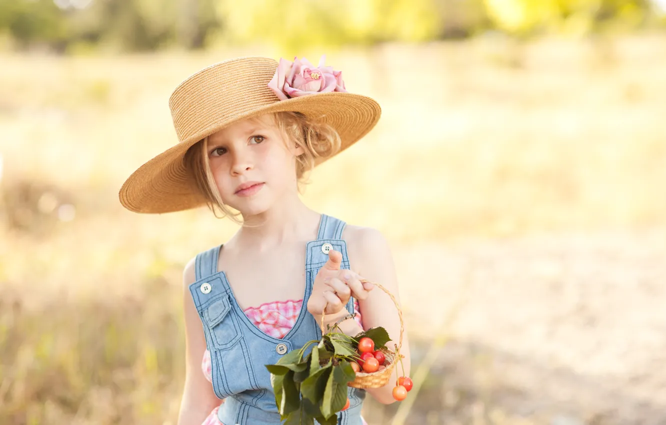 Фото обои цветок, природа, ягоды, блондинка, девочка, шляпка, кареглазая