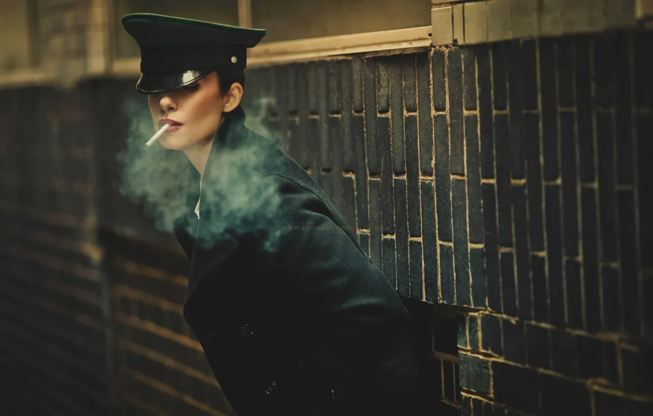 Фото обои город, дым, Девушка, сигарета, мода, Tara Newton