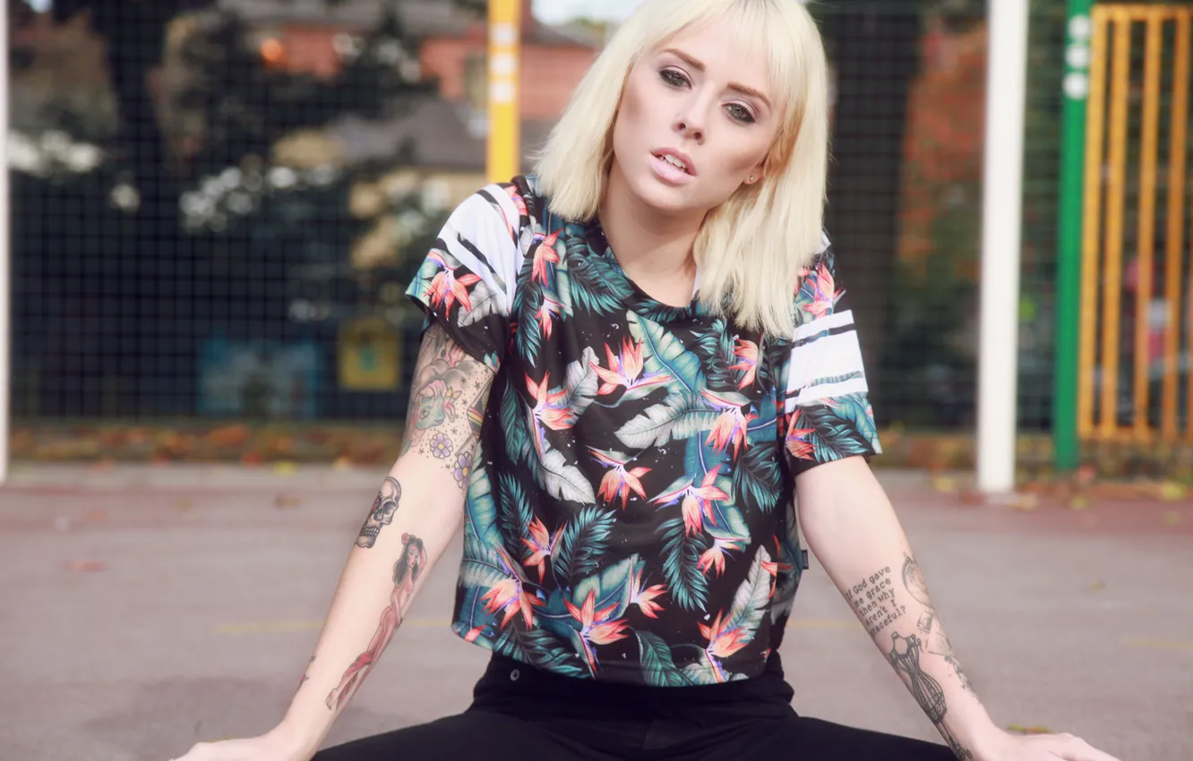 Фото обои girl, woman, feathers, model, tattoo, blonde, tattoos, female