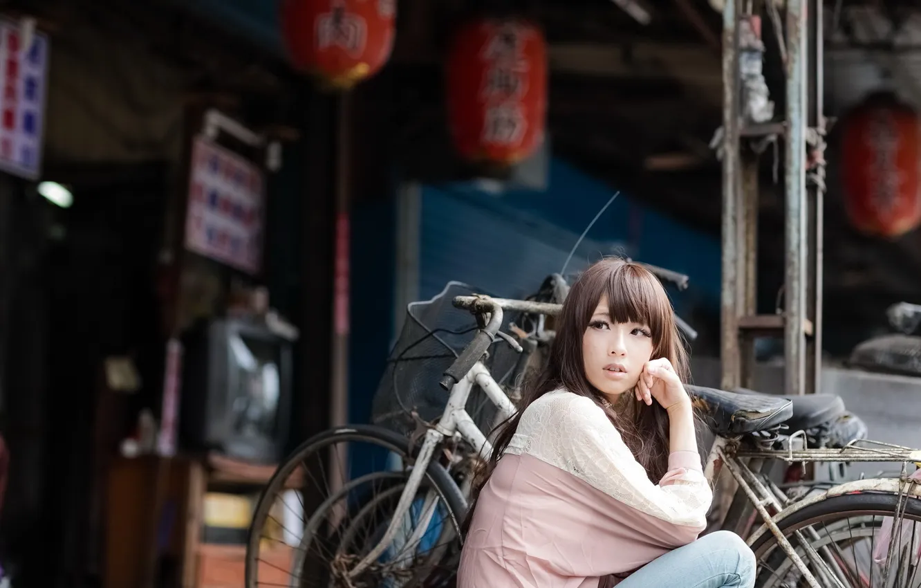 Фото обои девушка, улица, азиатка, велосипеды